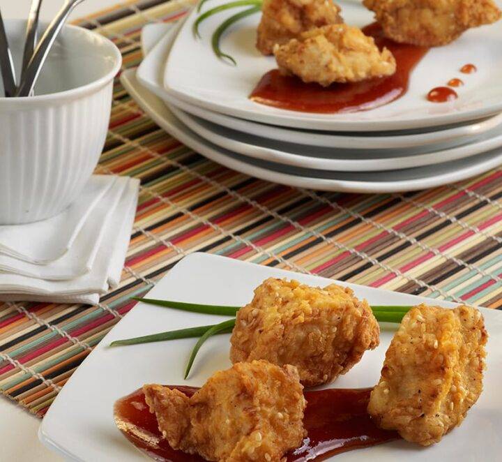 Nuggets de Pollo con Sésamo y Salsa de Ciruela
