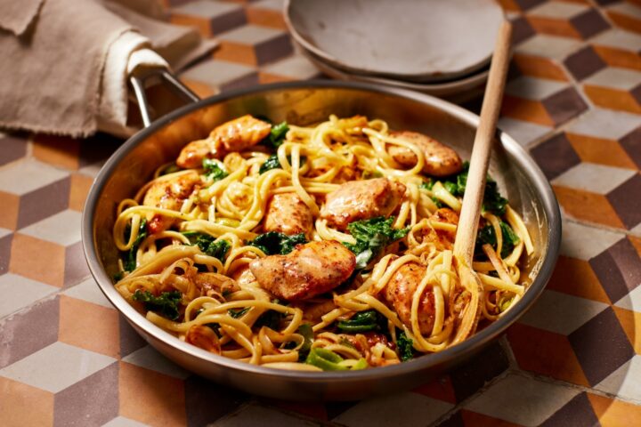 Pollo con Linguini y Col Rizada