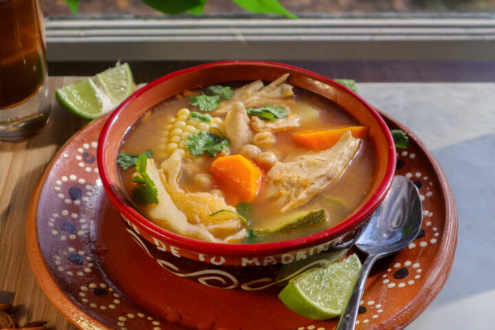 Caldo de Pollo